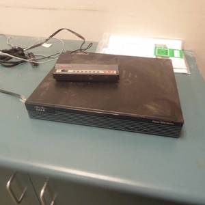 lot 180 image: Cisco 1900 Series Integrated Services Router