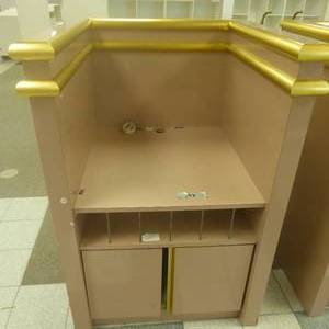 lot 193 image: 55 x 38 x 33 Estee Lauder Theme Service Desk