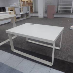 lot 199 image: 23 x 30 x 33 Steel Framed Display Table