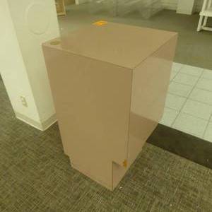 lot 202 image: 40 x 23 x 23 Estee Lauder Theme Corner Display Piece