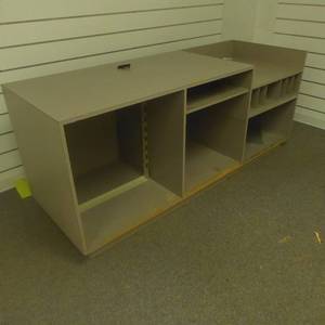 lot 210 image: 39 x 90 x 32 Service Desk