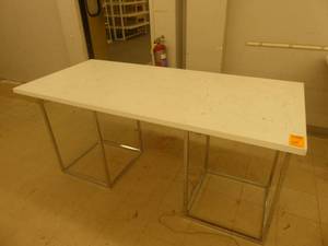lot 216 image: 72 x 31 x 40 Display Table