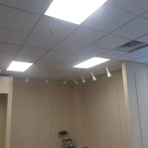 lot 226 image: LED Commercial Track Lighting
