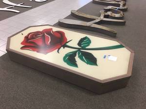 lot 232 image: Herberger Rose Sign 81 x 49 x 9.5 110 Volt and Fully Functional