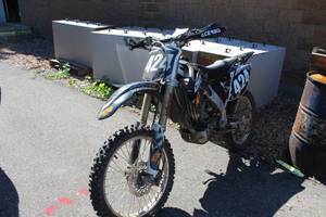 lot 197 image: 2009 Honda DNC Dirt Bike CRF250R w OEM Plastics, Parts