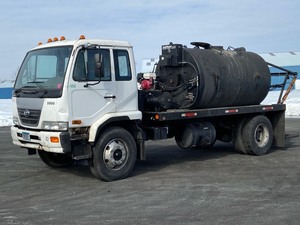 lot 3 image: 8320 Update RESERVE LOWERED TO $12,000 - - - 2007 Nissan UD-3300