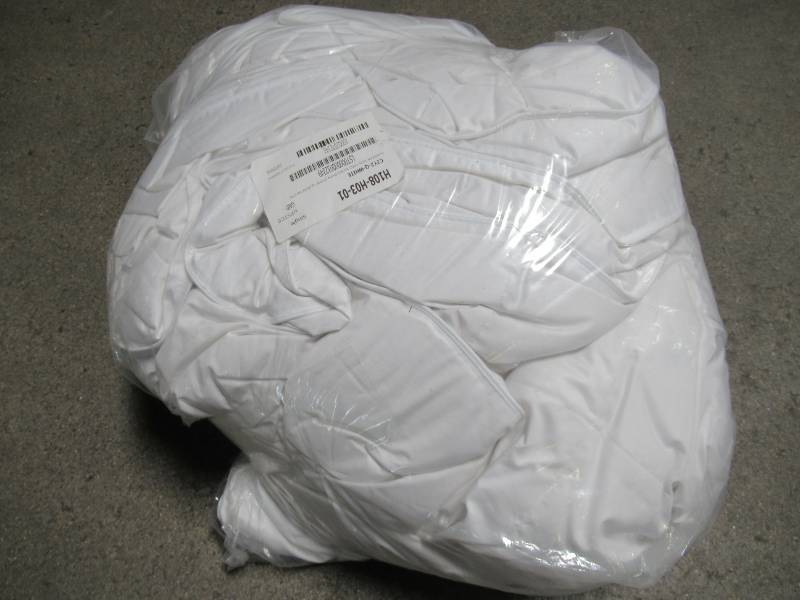 lot 4 image: Alberta Medium Warmth White Queen Euro Down Comforter, C2Y2-Q-WHITE  - NEW