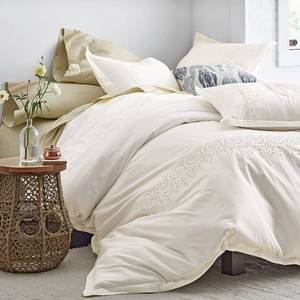 lot 43 image: Emmie Duvet Cover King Off White, 40056D-K-OFF-WHITE - NEW duvet covers have corner ties that attach to our comforters (sold separately) to hold it firmly in place