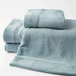 lot 80 image: Company Plush 4-Piece Hazy Sky Solid King Sheet Set, 50394L-K-HZYSKY - NEW