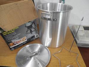 lot 56 image: 30 quart aluminum frying pot