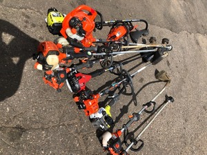 lot 52 image: Pallet of weed trimmers and lawn tools SALVAGE FOR PARTS  SEE PICS 
