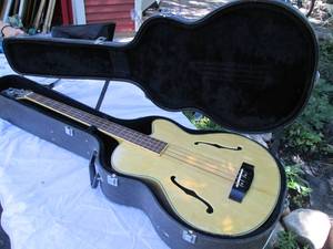 lot 10 image: Samick Guitar (Model# S5074017)...