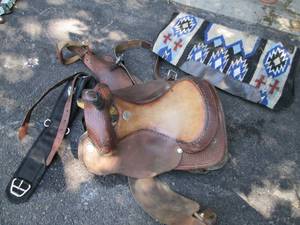 lot 25 image: Pat Earnhart Saddle & Other Horse I...
