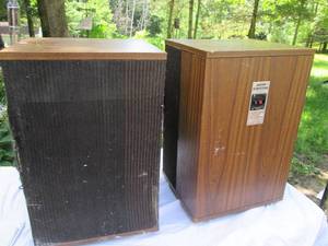 lot 39 image: (2) Bose Stereo Speakers SOI Series...