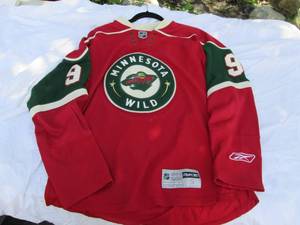 lot 40 image: Minnesota Wild Jersey #9 (Size S)...