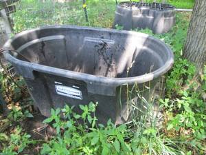 lot 64 image: Rubbermaid 100 Gallon Stock Tank Wi...