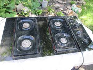 lot 84 image: Whirlpool Gold Gas Countertop Range...