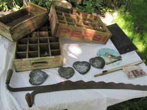 lot 138 image: Huge Lot of Vintage Items (Wood Cra...