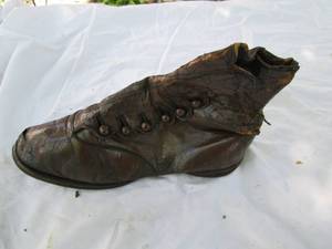 lot 140 image: Vintage Shoe From Late 1800s Foun...