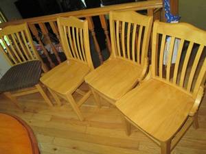 lot 102 image: (4) Dining Chairs Great Shape...