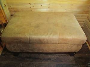 lot 114 image: Large Storage Ottoman...