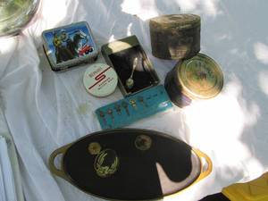 lot 120 image: Large Lot Of Vintage Items See Pho...
