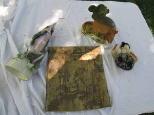 lot 144 image: Lot of Vintage Items See Photos...