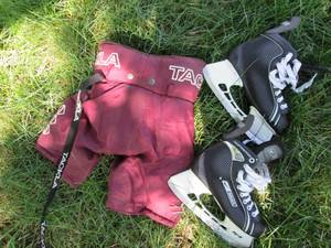 lot 154 image: Bauer Size 6 Skates, Tackla Junior ...