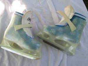 lot 155 image: Bauer Size Youth 10-11 See Photos...
