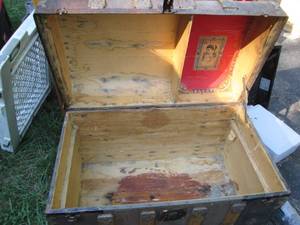 lot 181 image: Wood Trunk See Photos...