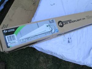 lot 183 image: 4 LED Shop Light...