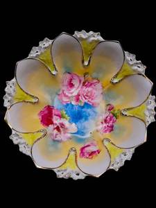 lot 109 image: R. S. Prussia Red Mark 10 Bowl with a Daisy Holding Roses and Drops of Water