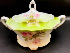 lot 132 image: R.S. Prussia Lidded Serving Dish Floral Motif & Gold Gilding