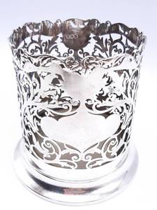 lot 148 image: Pearce & Sons Ltd Leeds Sterling Silver Wine Caddy