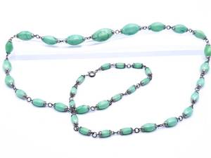 lot 203 image: Vintage Jadeite Czechoslovakia Beaded Necklace 1930s