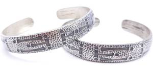 lot 214 image: Pair of Unisex Vintage Arts and Crafts Hammered SterWling Silver Cuff Bracelets