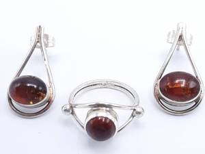 lot 229 image: Baltic Amber and Sterling Silver Earring Set with Matching Ring