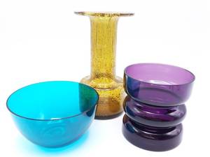 lot 308 image: Mid Century Modern Trendy Art Glass Pieces