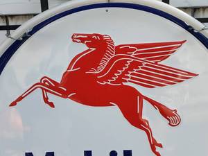 lot 19 image: Fantastic Mobilgas Neon Lighted Advertising Sign