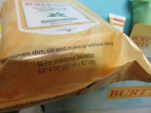 lot 129 image: Burts Bees Kit