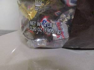 lot 107 image: Mini Candy Bars