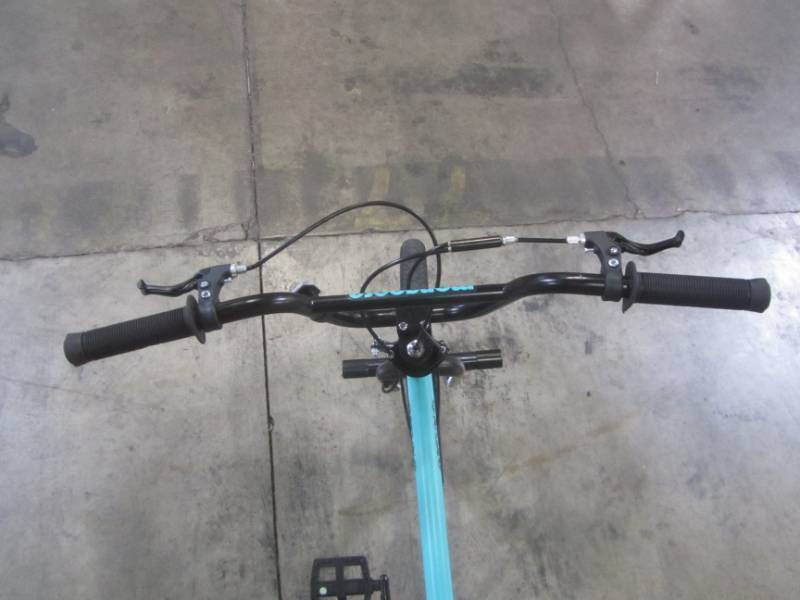 lot 17 image: Mongoose 20 Craze Freestyle BMX Bike, Teal R0911WM