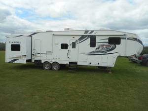 2011 Heartland Elkridge 5th-Wheel Travel Trailer