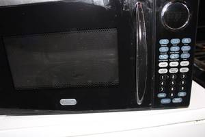 Black Sunbeam Countertop Microwave