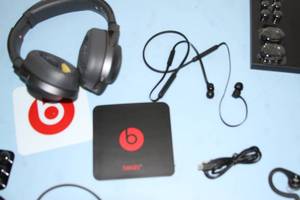 lot 96 image: Parts  Repairable Lot - Beats Sony & Plantronics Wireless Headphones