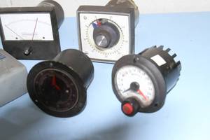 lot 100 image: Miscellaneous Lot of Vintage Test Equipment - Dials Meters Controllers & More