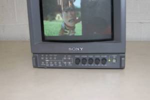 lot 108 image: Sony PVM-9L3 Pro Video Color CRT Monitor - Great for Classic  Retro Gaming