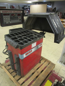 lot 104 image: COATS DIRECT-DRIVE WHEEL BALANCER