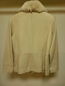 lot 50 image: Womens Jones New York Cream Leather Jacket With Removable Rabbit Fur Collar