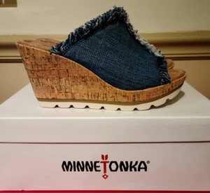 lot 54 image: Ladies Minnetonka Moccasins Denim And Cork Wedge Sandals